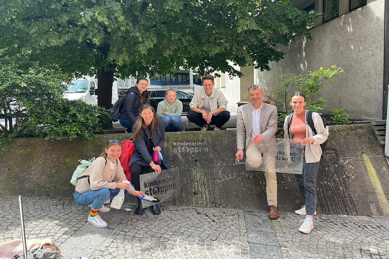 Aktionstag "Kinderarbeit Stoppen" in Innsbruck am 19. Mai 2023 mit dem DKA-Team und Bürgermeister Georg Willi