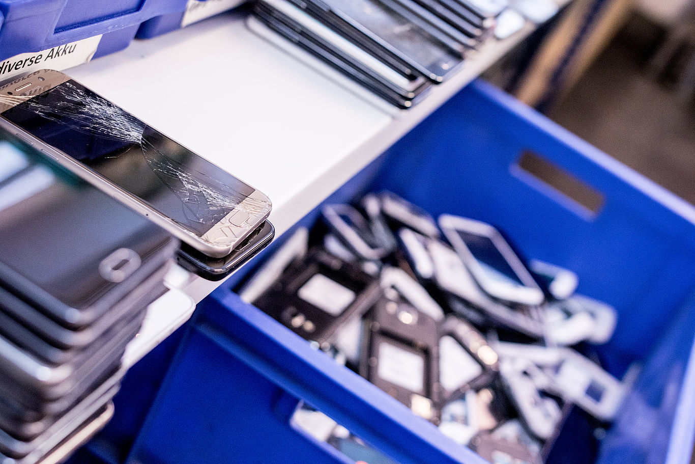 Re-Use und Recycling von Handys. Foto: Dreikönigsaktion